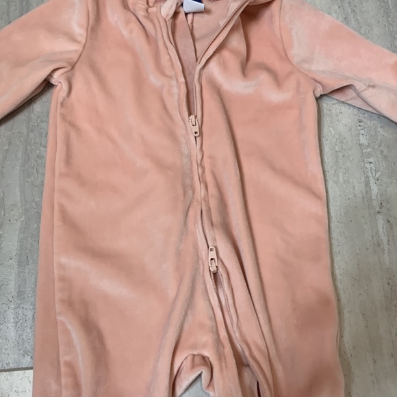 🌺 4/$20 🌺 6-9 month Old Navy Dino sleeper - Picture 4 of 6